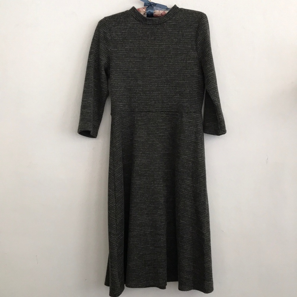 Orange Creek Los Angeles Green Weave Dress with 3/4 sleeve size S